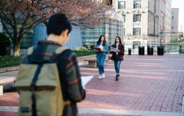 长城配资 学历贬值又如何，民办大学赚疯了