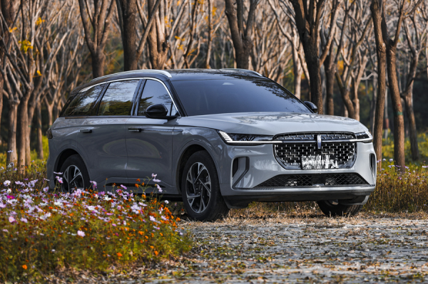 启运配资 现场看航海家对比测试: 水杯稳到惊讶, 分贝数看得明明白白